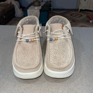 Hey Dude Shoes 9 Women